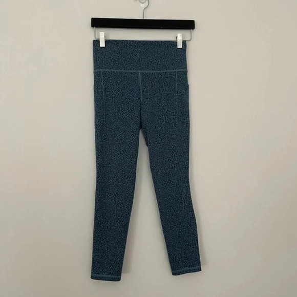 Athleta Salutation Stash II Textured 7/8 Tight Micro Cheetah Riviera Size Small - Picture 1 of 7